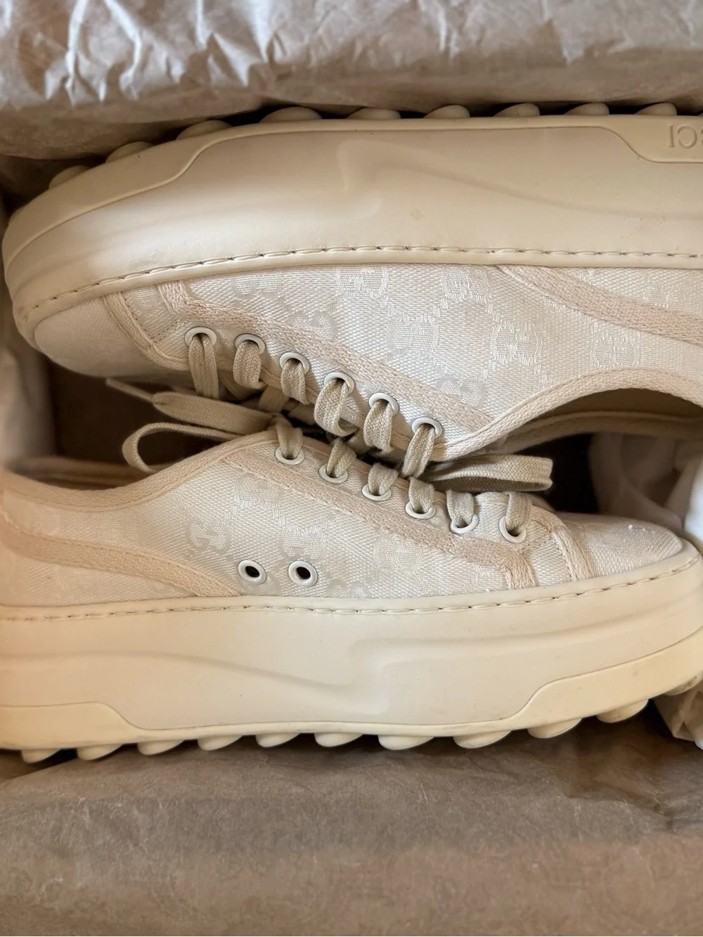 Gucci Cream Lace-Up Low-Top Sneakers